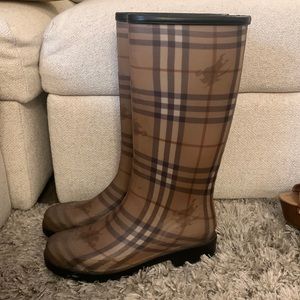 Burberry Rain-boots, great condition